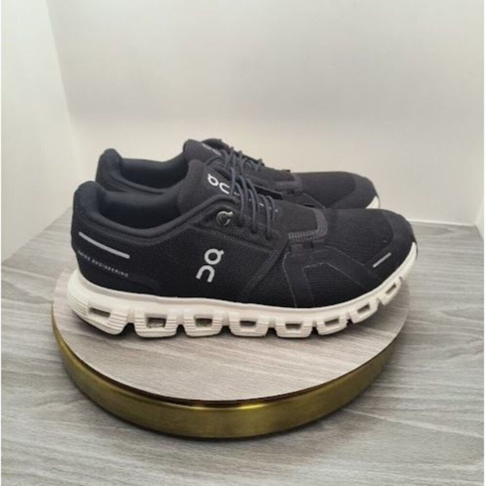 On Running Women's Cloud 6 Shoes Size 8, Black/White Athletic Sneakers